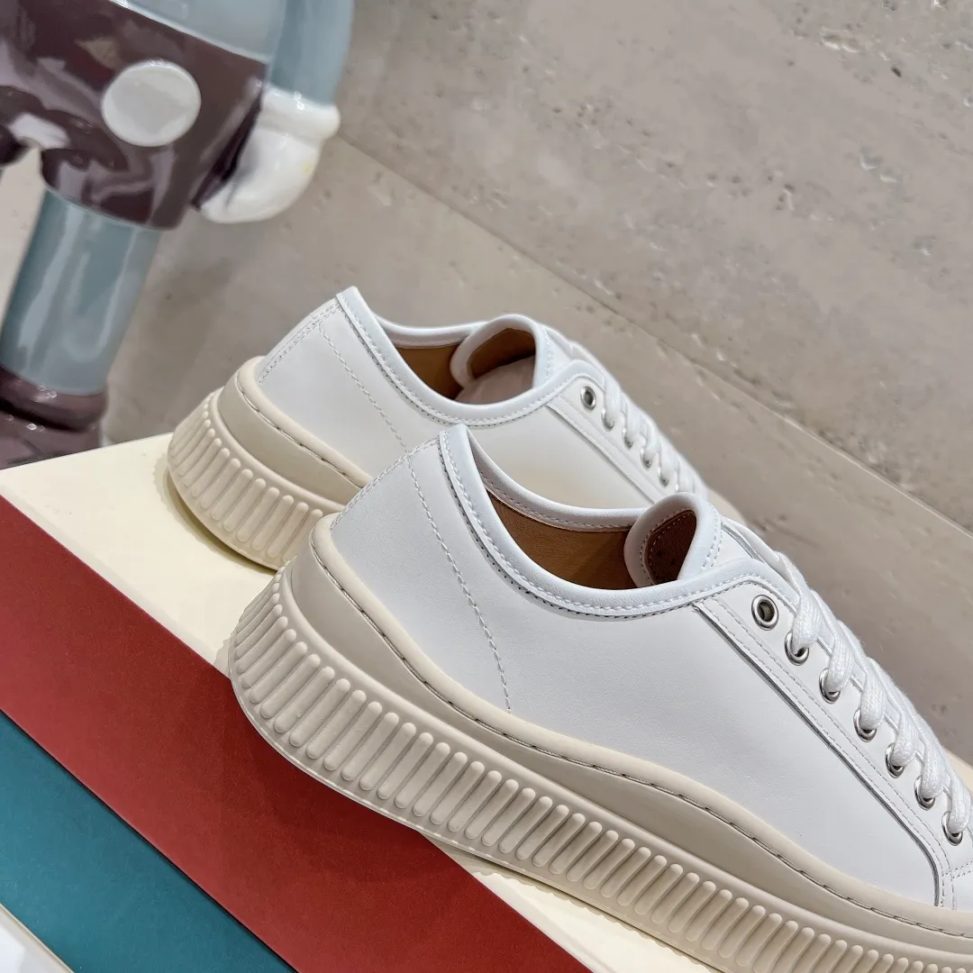 👟👟Ex-factory price 480👟👟 (exclusive top quality) Marni|Mary Jane big head doll shoes‼ ️Upgraded outsole, consistent lasting process with the original version, upgraded to the latest official original packaging‼ ️ Mani’s incomparable and versatile white shoes! I'm tired of the regular white shoes, so I bought a pair of different style thick-soled big-toe shoes. Paris International Fashion Week catwalk model, purchase-level version, all Internet celebrities wear it, Song Zuer, Zhao Lusi, Huo🔥 Show... [4.5cm increased sole] Not bulky, light and soft, comfortable on the feet! It feels very good on your feet and doesn't scratch your feet at all! Extremely comfortable! Daily travel! Wear whatever you like regardless of the occasion, no fear of any dress code, no pressure to dress! ✔Upper: imported cowhide fabric ✔Inner lining: lambskin lining ✔Outsole: exclusive original molded 1:1 rubber outsole! Floating beige is not completely white. Difference between market currencies We are different‼ ️ ✔𝐒𝐢𝐳𝐞: 35-40